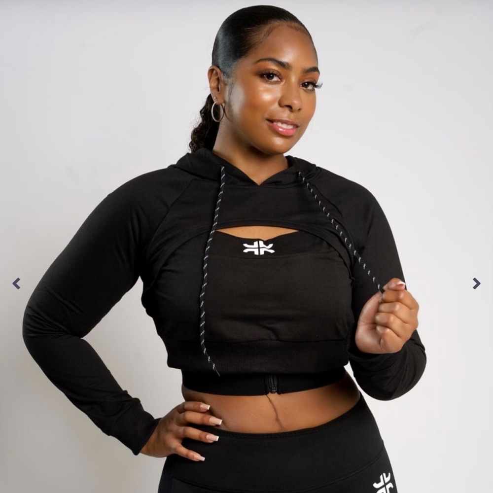 Crop top hoodie that can be worn all year round.